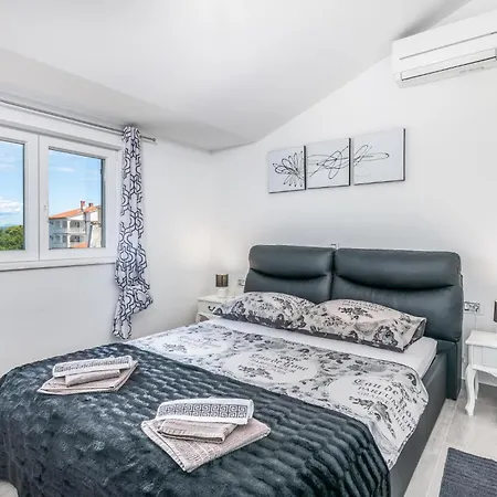 Lovely In With House Sea View Holiday home Dobrinj