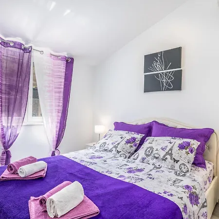 Holiday home Lovely In With House Sea View Dobrinj