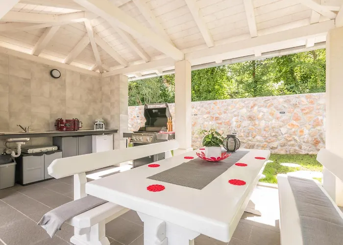 Stunning In 度假居 Dobrinj